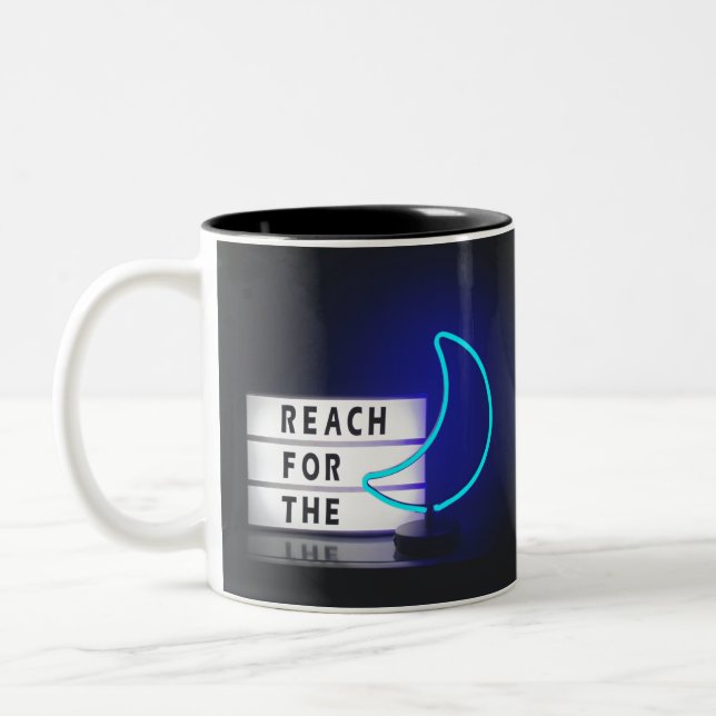 Moon Art Reach für das typografische Bild des Mond Zweifarbige Tasse (Links)