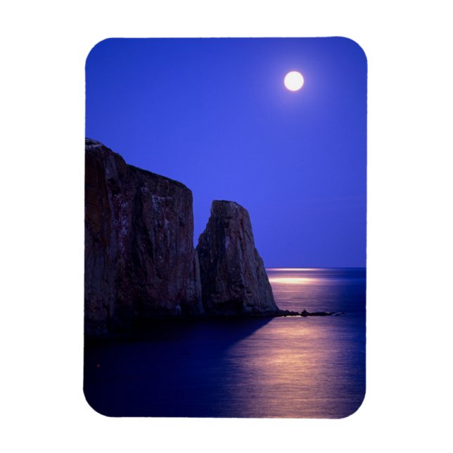 Moon bei Dämmerung | Perce Rock Gaspe Coast Quebec Magnet (Vertikal)