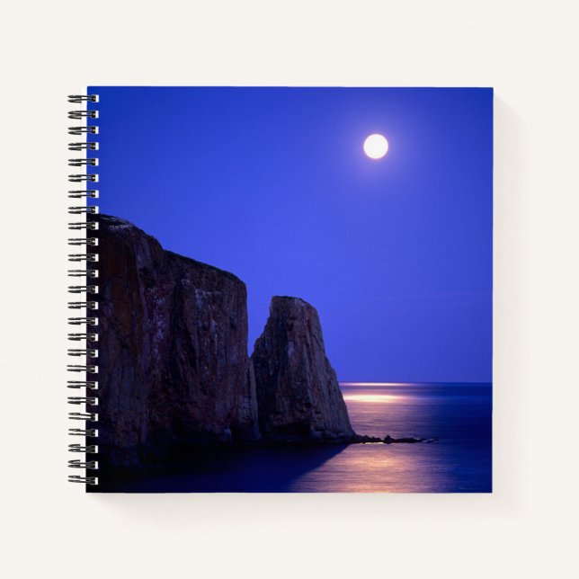 Moon bei Dämmerung | Perce Rock Gaspe Coast Quebec Notizbuch (Vorderseite)