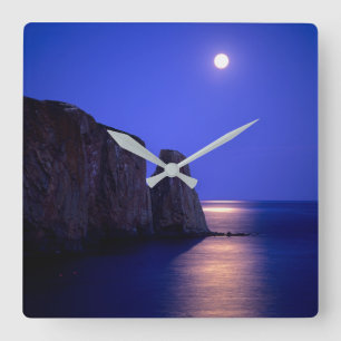 Moon bei Dämmerung   Perce Rock Gaspe Coast Quebec Quadratische Wanduhr