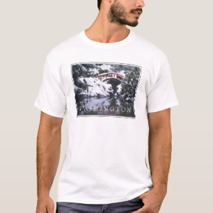 Moon Bridge & Pond im Winter Seattle, Washington T-Shirt