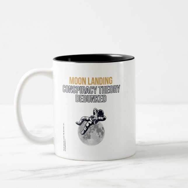 Moon Landing Conspiracy Theory Zweifarbige Tasse (Links)