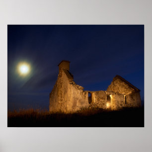 Moon Over Hütte Ruins   Landkreis Galway, Irland Poster