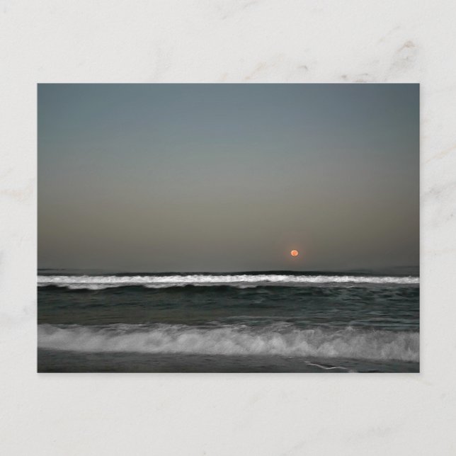 Moon Over Waves Postkarte (Vorderseite)