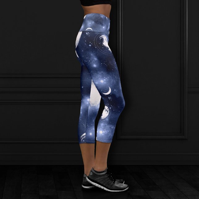 Moonlight Glow Moon Phasen in Sky Clouds Capri Leggings (Von Creator hochgeladen)