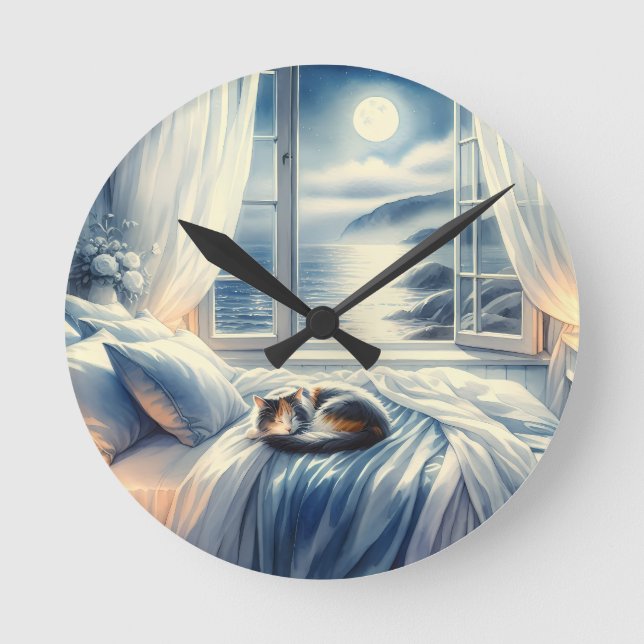 Moonlit Coastal Bedroom with Sleeping Cat Runde Wanduhr (Vorderseite)