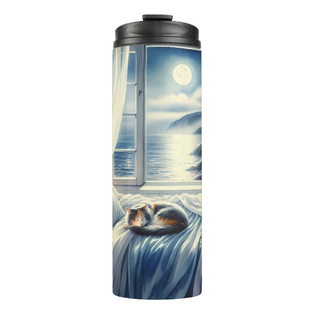 Moonlit Coastal Bedroom with Sleeping Cat Thermosbecher (Vorderseite)