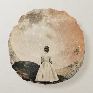 Moonlit Elegance - Zurück zur Frau mit dem Mond 2 Rundes Kissen