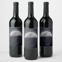 Moonlit Elegante: Weinflasche mit Mondbild