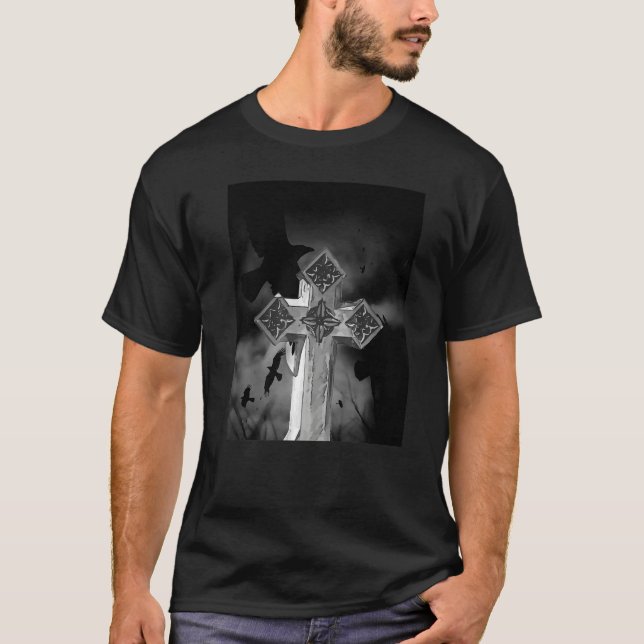 Moonlit Gothic Cross With Crows T-Shirt (Vorderseite)