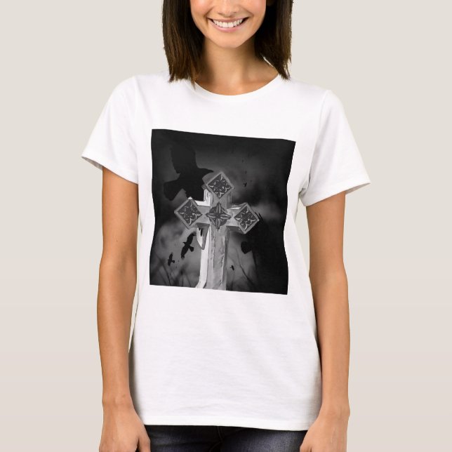 Moonlit GraveYard Gothic Cross mit Krähen T-Shirt (Vorderseite)