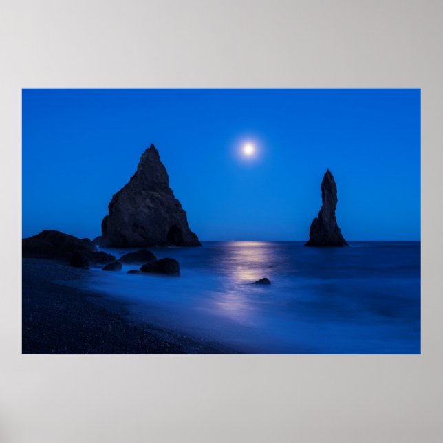 Moonrise reflection on ocean and sea stacks poster (Vorne)