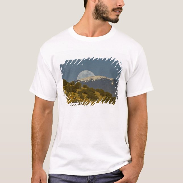 Moonrise über dem Berg Sangre de Cristo, T-Shirt (Vorderseite)