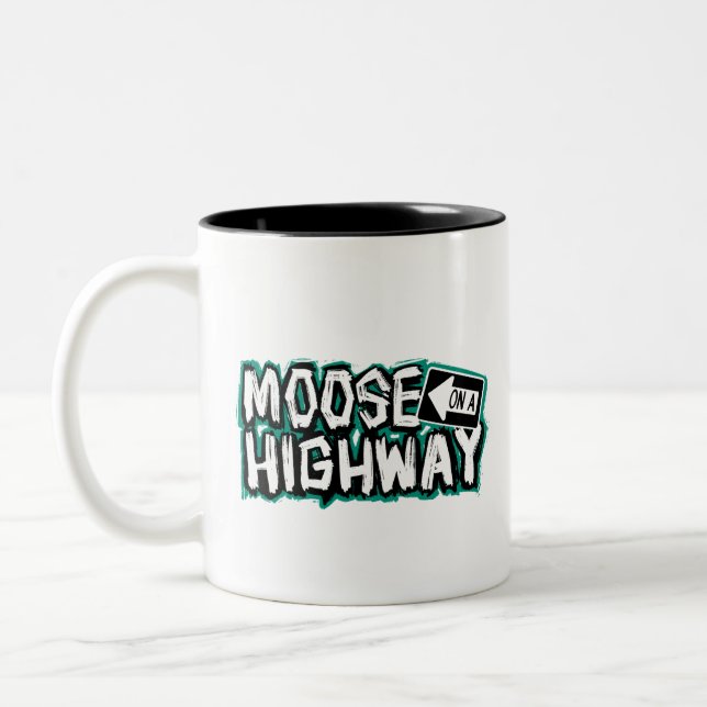 Moose auf der Autobahn-Tasse Zweifarbige Tasse (Links)
