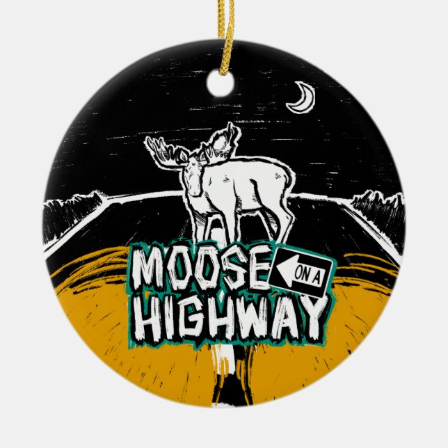 Moose on a Highway Ornament (Vorne)