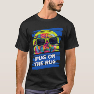 Mops auf dem Teppich niederländischer Bulldoggen- T-Shirt