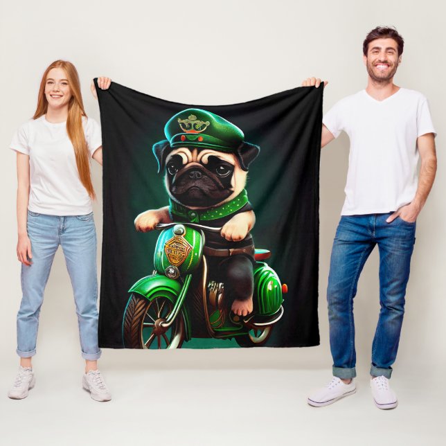 Mops Hund Fahrrad St. Patrick's Day Fleecedecke (Beispiel)
