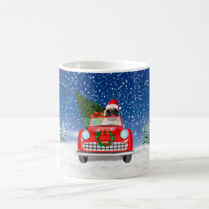 Mops-Hund fährt Auto im Schnee Weihnachten Kaffeetasse