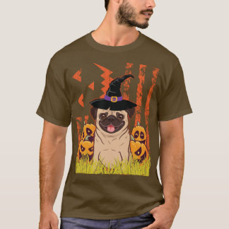 Mops-Hund-Hexe tanzt um Kürbiskins vor T-Shirt