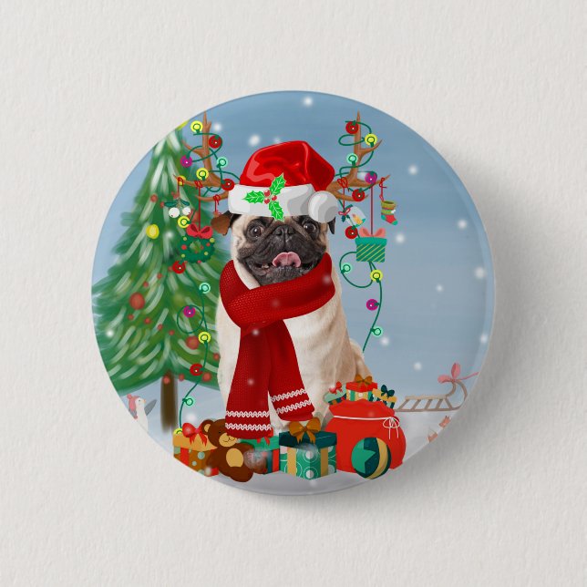 Mops Hund im Schnee mit Weihnachtsgeschenken Button (Vorderseite)