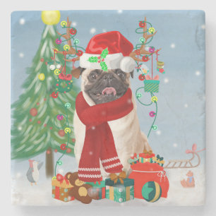 Mops Hund im Schnee mit Weihnachtsgeschenken Steinuntersetzer