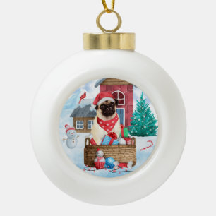 Mops Hund im Schnee Weihnachtshundehaus Keramik Kugel-Ornament