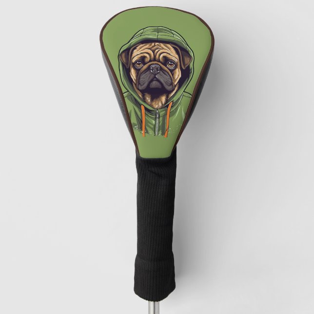 Mops Hund mit einem grünen Hoodie-Treiber Golf Headcover (Vorderseite)
