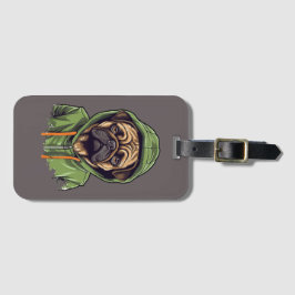 Mops Hund trägt grüne Hoodie Gepäckanhänger