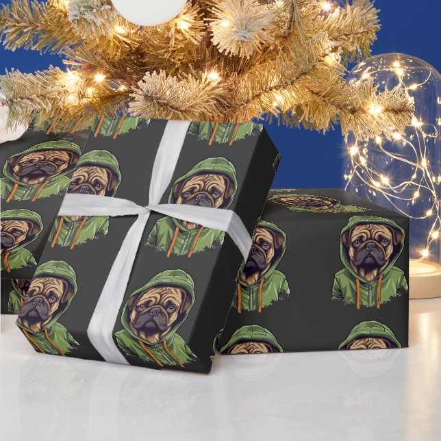 Mops Hund trägt grüne Hoodie Geschenkpapier (Feiertage)