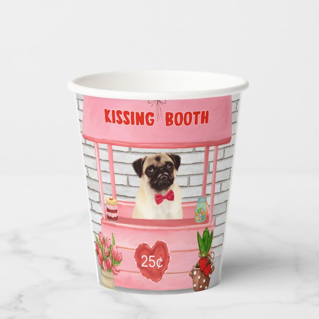 Mops Hund Valentinstag Kissing-Stand Pappbecher (Vorderseite)