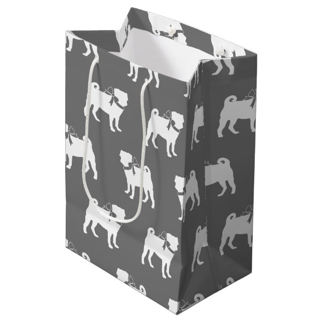 Mops Hund Welpe Medium Geschenktasche Mittlere Geschenktüte (Vorderseite Schrägansicht)