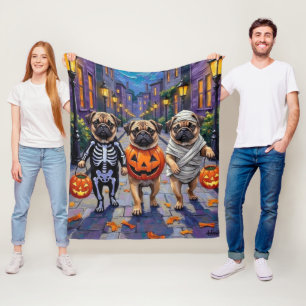 Mops Hunde Trick-oder-Treating in Halloween-Kostüm Fleecedecke