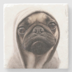 Mops in einem Hoodie Steinuntersetzer