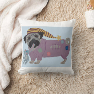 Mops in Schlafanzug Kissen