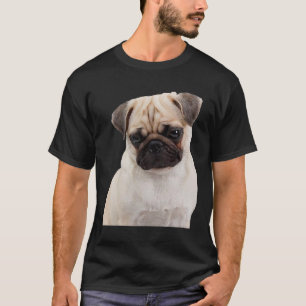 Mops mit Blick auf den klassischen T - Shirt 964