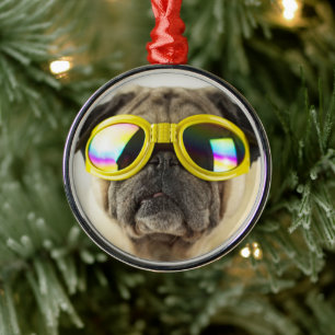 Mops mit Brille Ornament Aus Metall