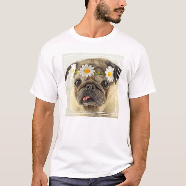 Mops mit Daisy Crown T-Shirt (Vorderseite)