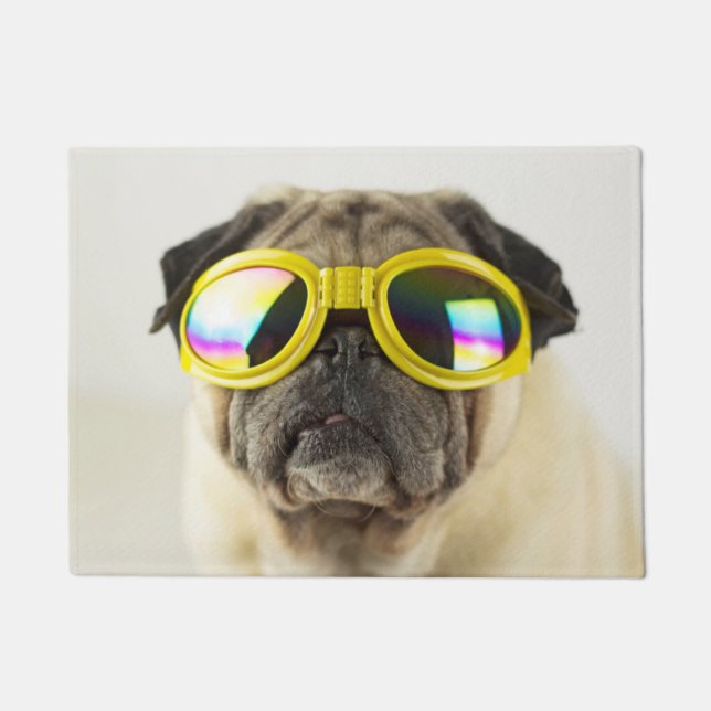 Mops mit Goggles Fußmatte (Vorderseite)