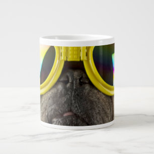 Mops mit Goggles Jumbo-Tasse