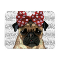 Mops mit rotem Spott auf Kopf