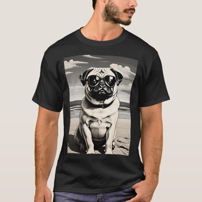 Mops mit Sonnenbrille am Strand T-Shirt (Vorderseite)