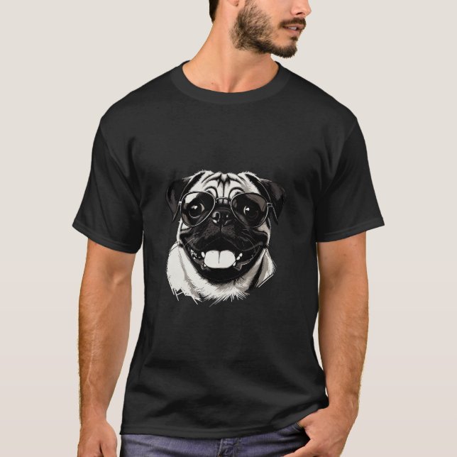 Mops mit Sonnenbrille T-Shirt (Vorderseite)