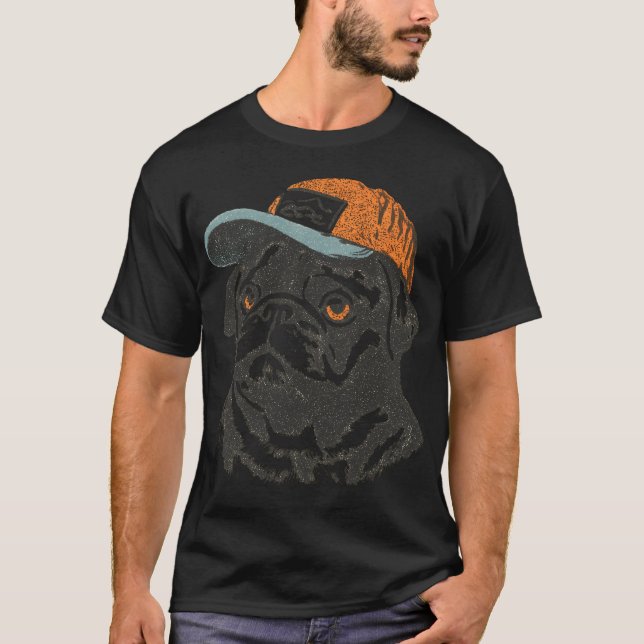 Mops mit Truckerhut T-Shirt (Vorderseite)