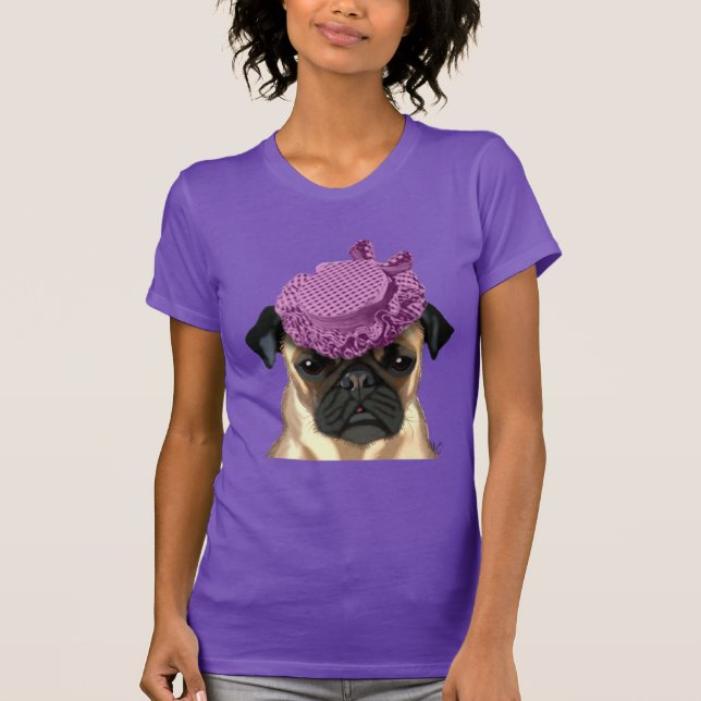 Mops mit Vintagem Lila Hut T-Shirt (Vorderseite)