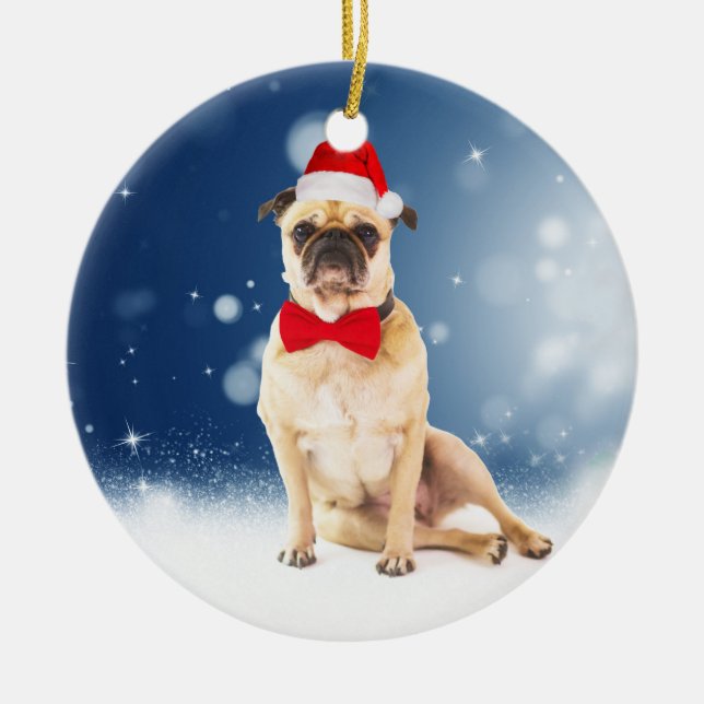 Mops mit Weihnachts-Weihnachtsmannmütze Keramikornament (Vorne)