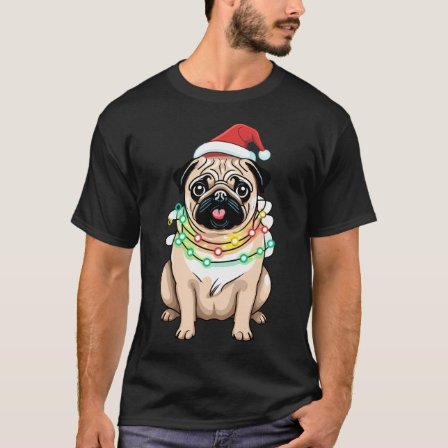 Mops mit Weihnachtslichtern T-Shirt (Vorderseite)