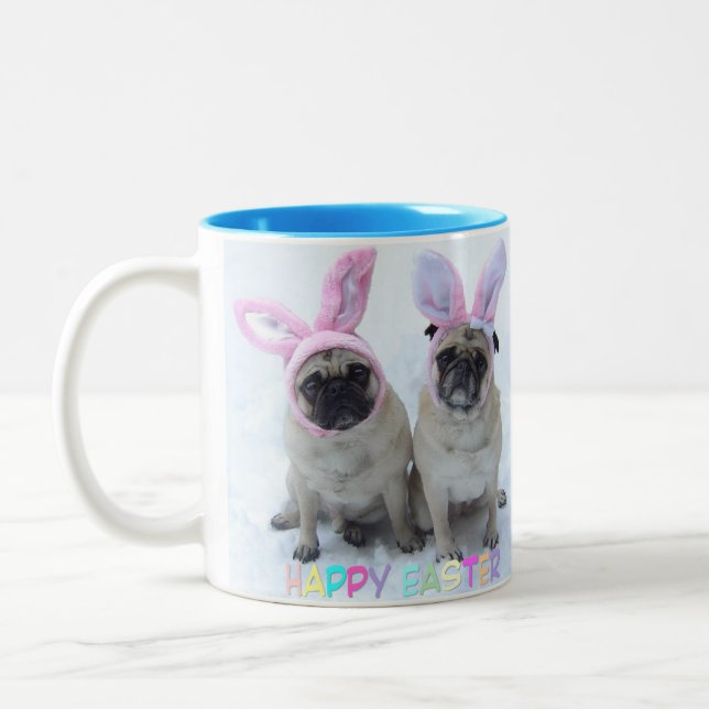 Mops-Osterhase Zweifarbige Tasse (Links)