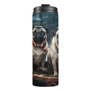 Mops Snowy Sleigh Weihnachtsdekor Thermosbecher
