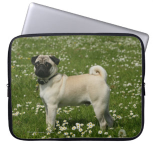 Mops spielen in Blume Laptopschutzhülle