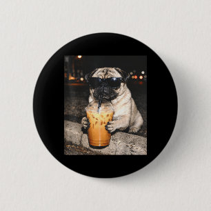 Mops trinkt eisgekühlten Kaffee lustiger Hund Meme Button